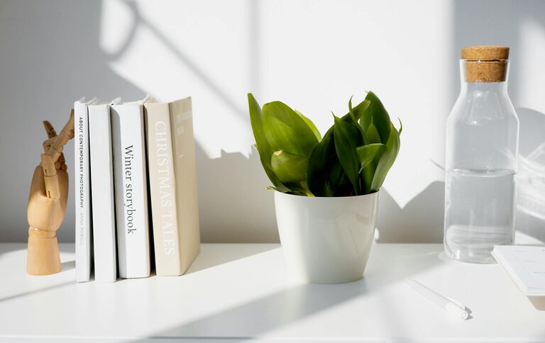Simple Ways to Personalize Your Workspace for a More Inspiring Day